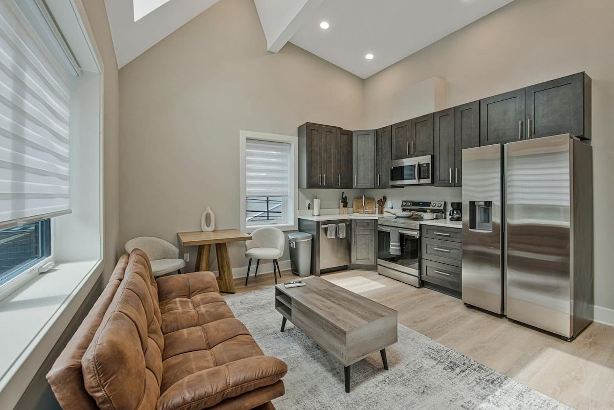 Across Metro close to NIH/Walter Reed | Sleeps 10, photo 1