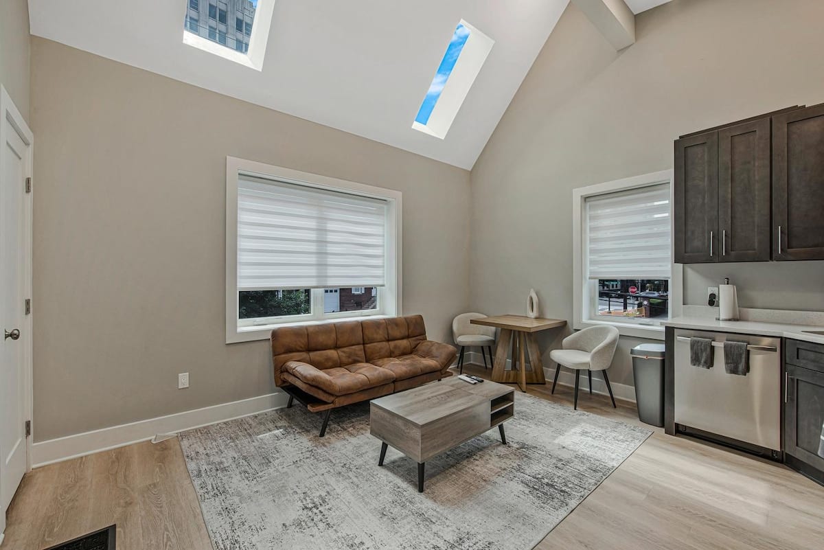 Across Metro close to NIH/Walter Reed | Sleeps 10, photo 4