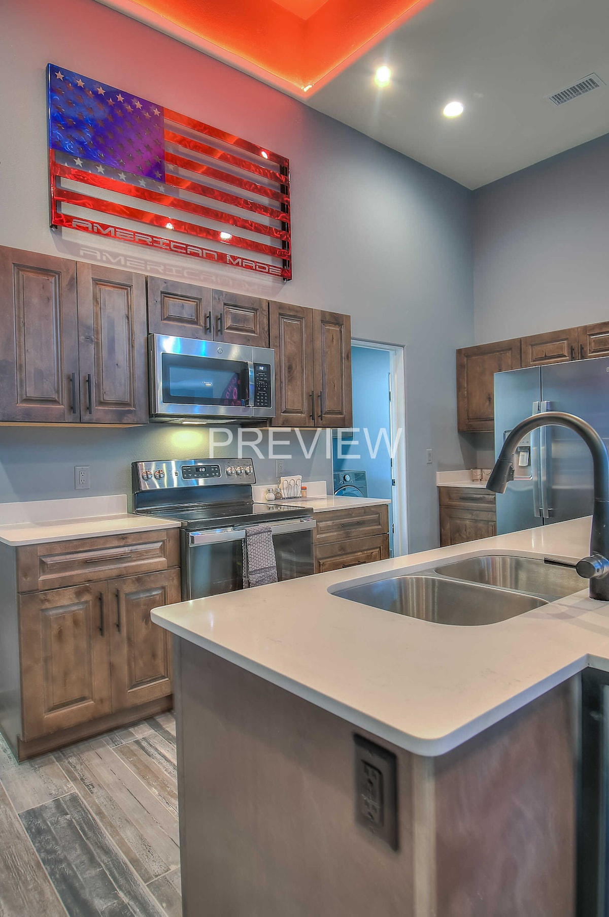 Modern Gasoline Alley w/ Hot Tub & 3 King Beds, photo 4