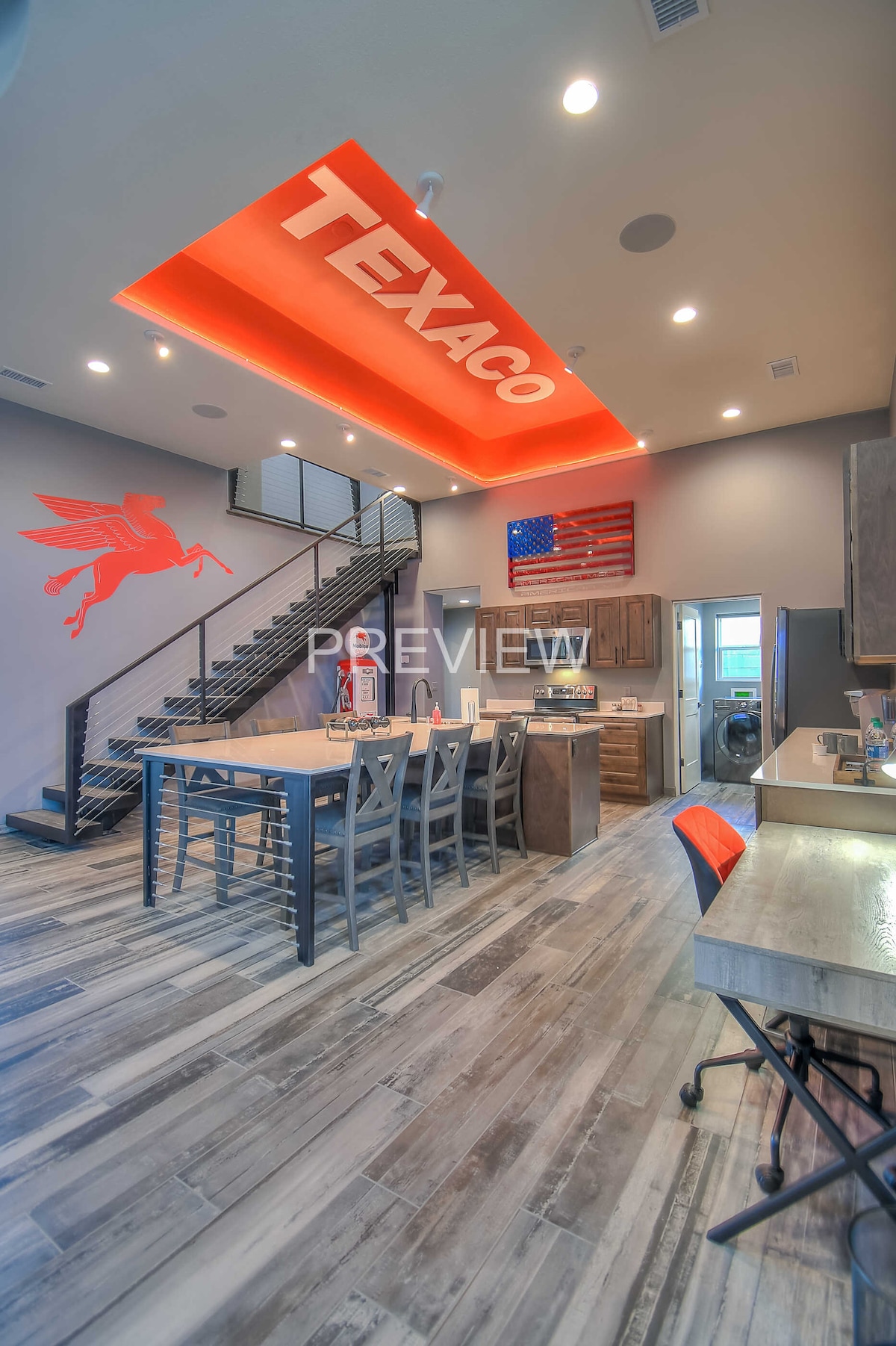 Modern Gasoline Alley w/ Hot Tub & 3 King Beds, photo 5