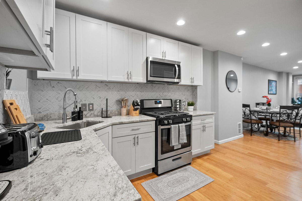 Walk to Orioles & Ravens Stadium | 3BR Home, photo 3