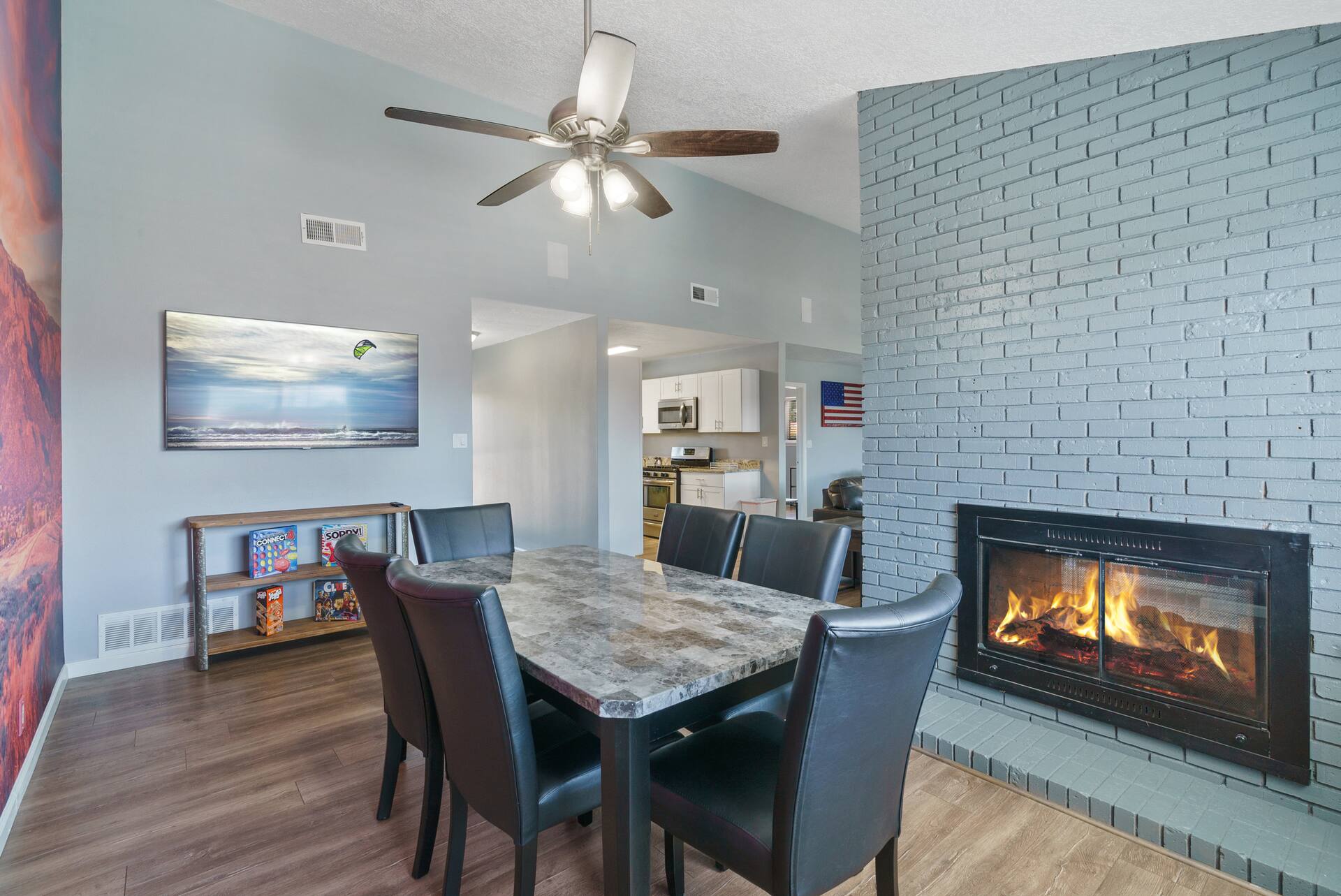 Sunset Home w/ Indoor Fireplace Hot Tub & 3 King Beds, photo 19