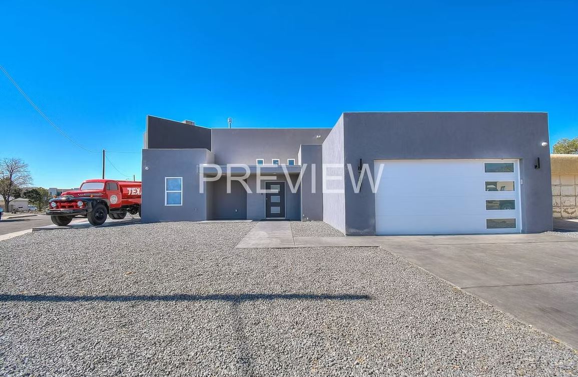 Modern Gasoline Alley w/ Hot Tub & 3 King Beds, photo 9