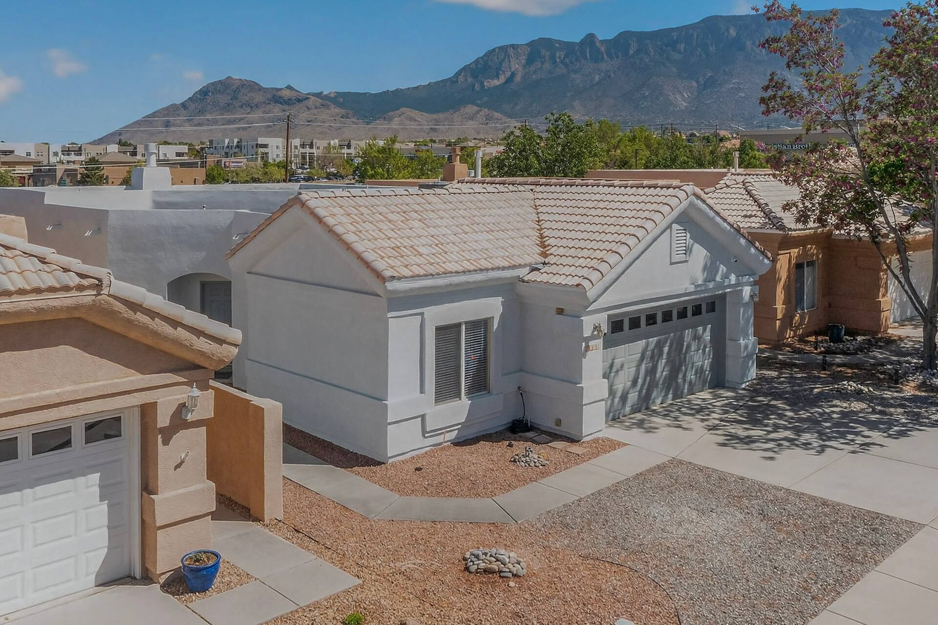 Hot Tub | Pet-Friendly | BBQ | Parking | 3BR Home, photo 9