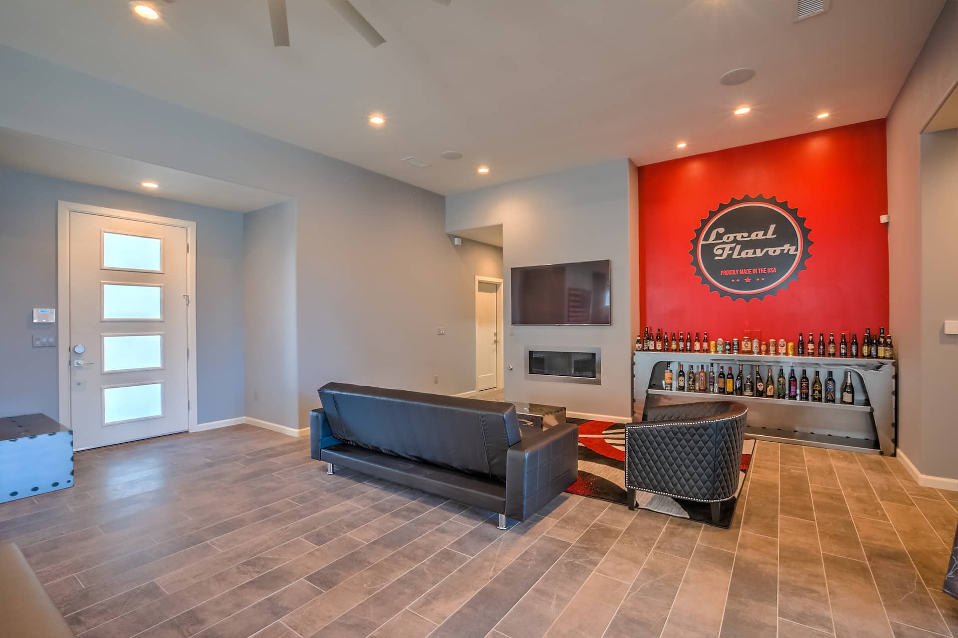 Hot Tub & 3 King Beds | Deluxe Uptown, photo 6