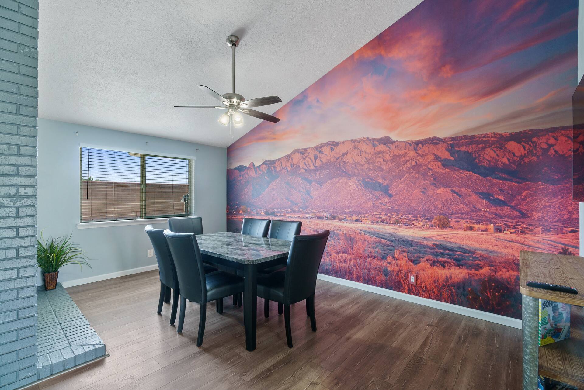 Sunset Home w/ Indoor Fireplace Hot Tub & 3 King Beds, photo 10