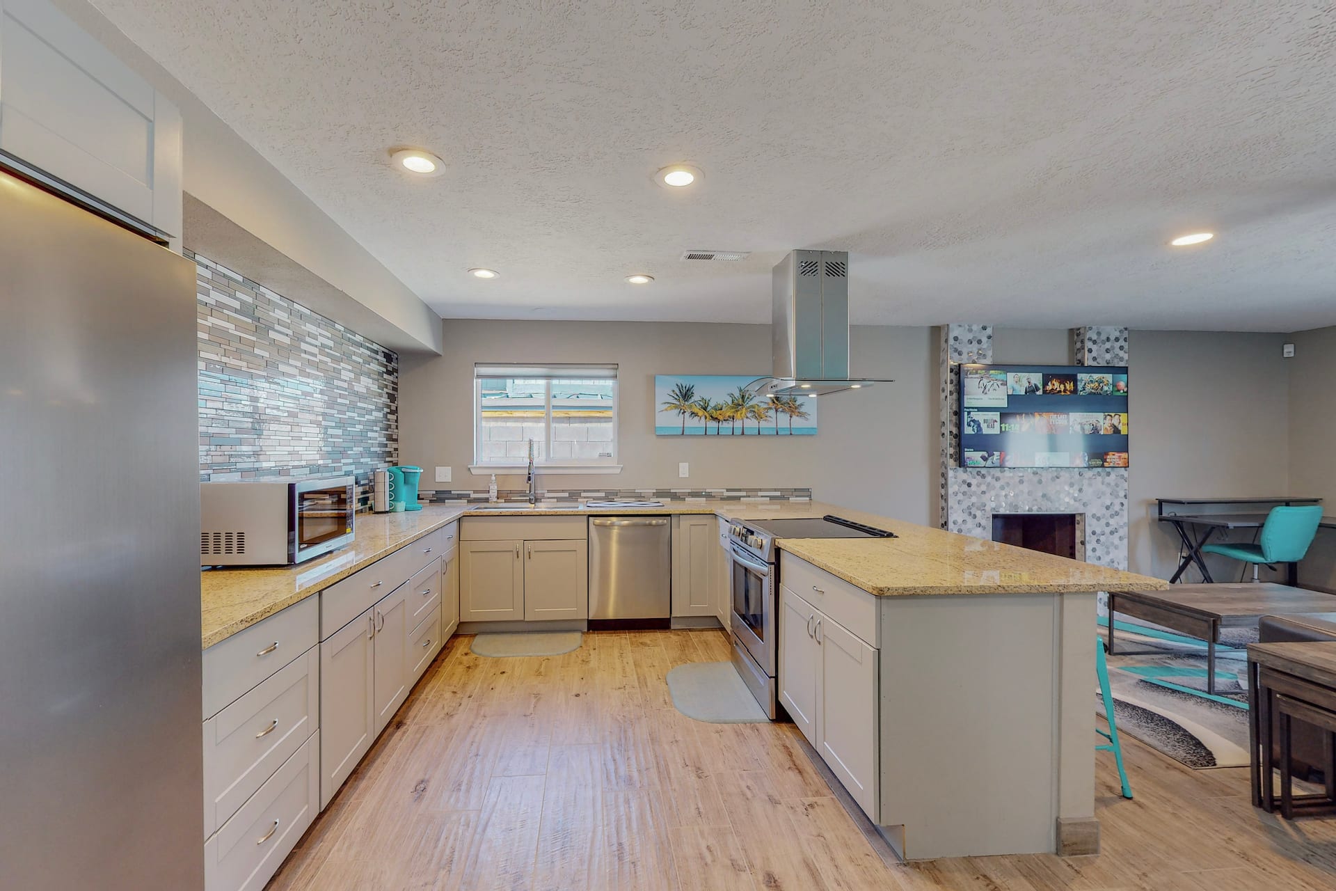 Hot Tub Beach House w/ Grill & 3 King Beds, photo 21