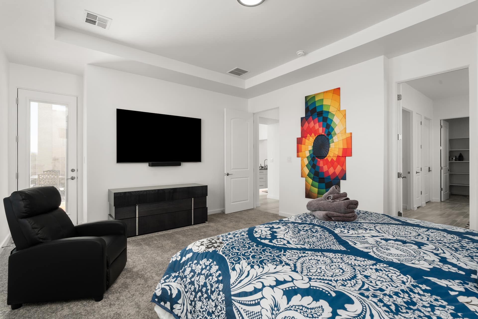 Luxurious Abode | Hot Tub & Rooftop Deck, photo 8