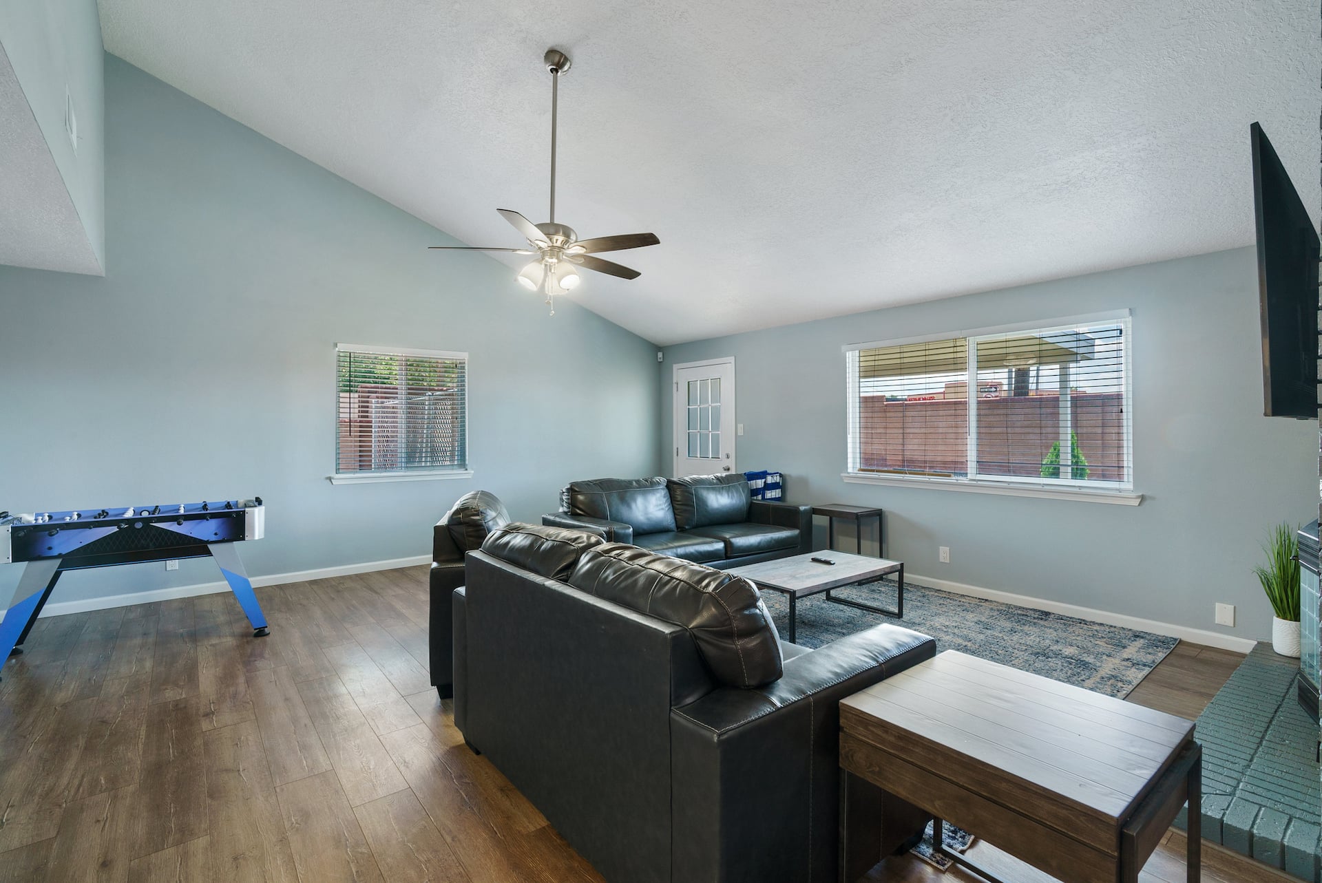 Sunset Home w/ Indoor Fireplace Hot Tub & 3 King Beds, photo 14