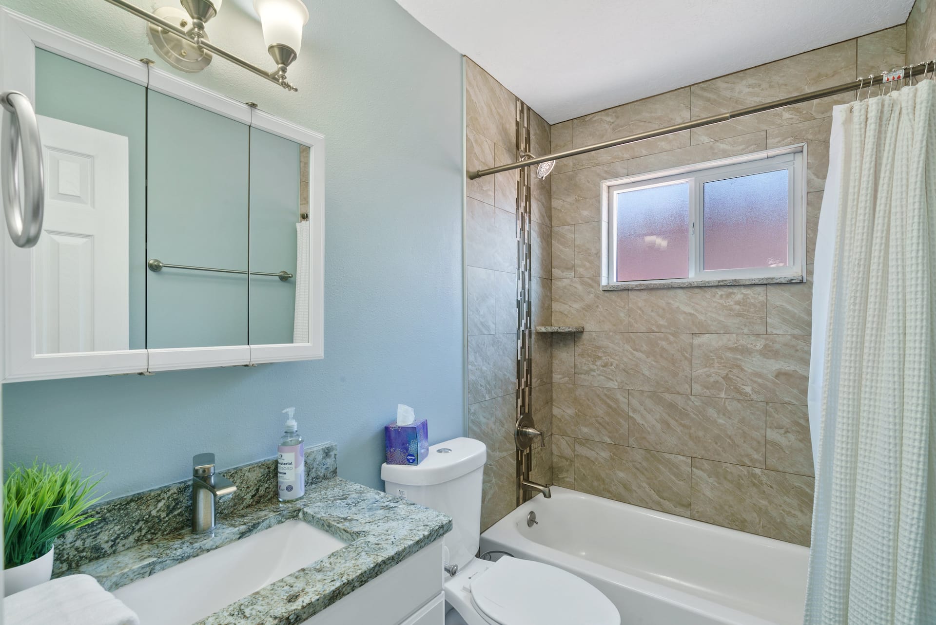 Sunset Home w/ Indoor Fireplace Hot Tub & 3 King Beds, photo 15