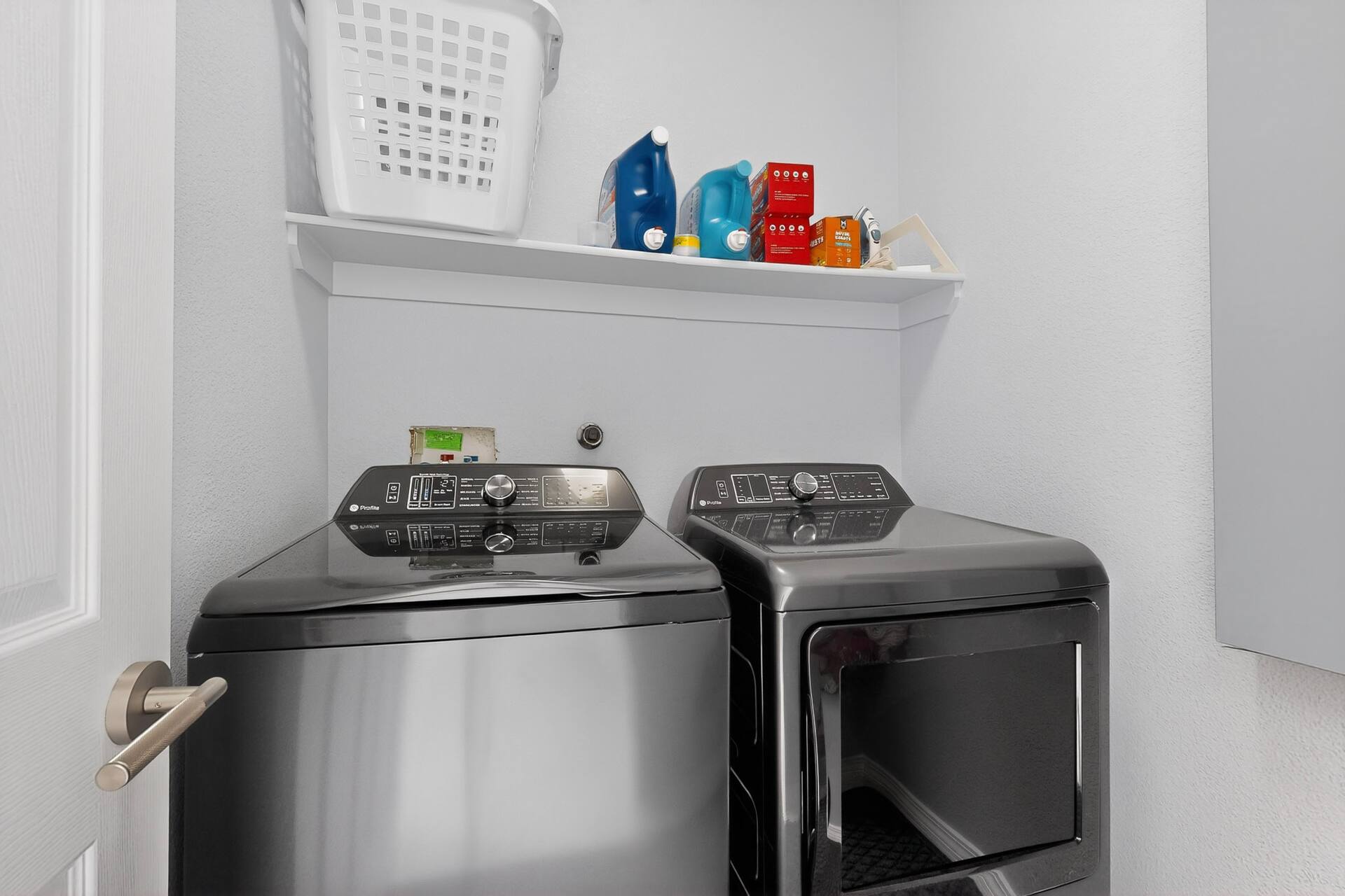 Hot Tub | Pet-Friendly | BBQ | Parking | 3BR Home, photo 15