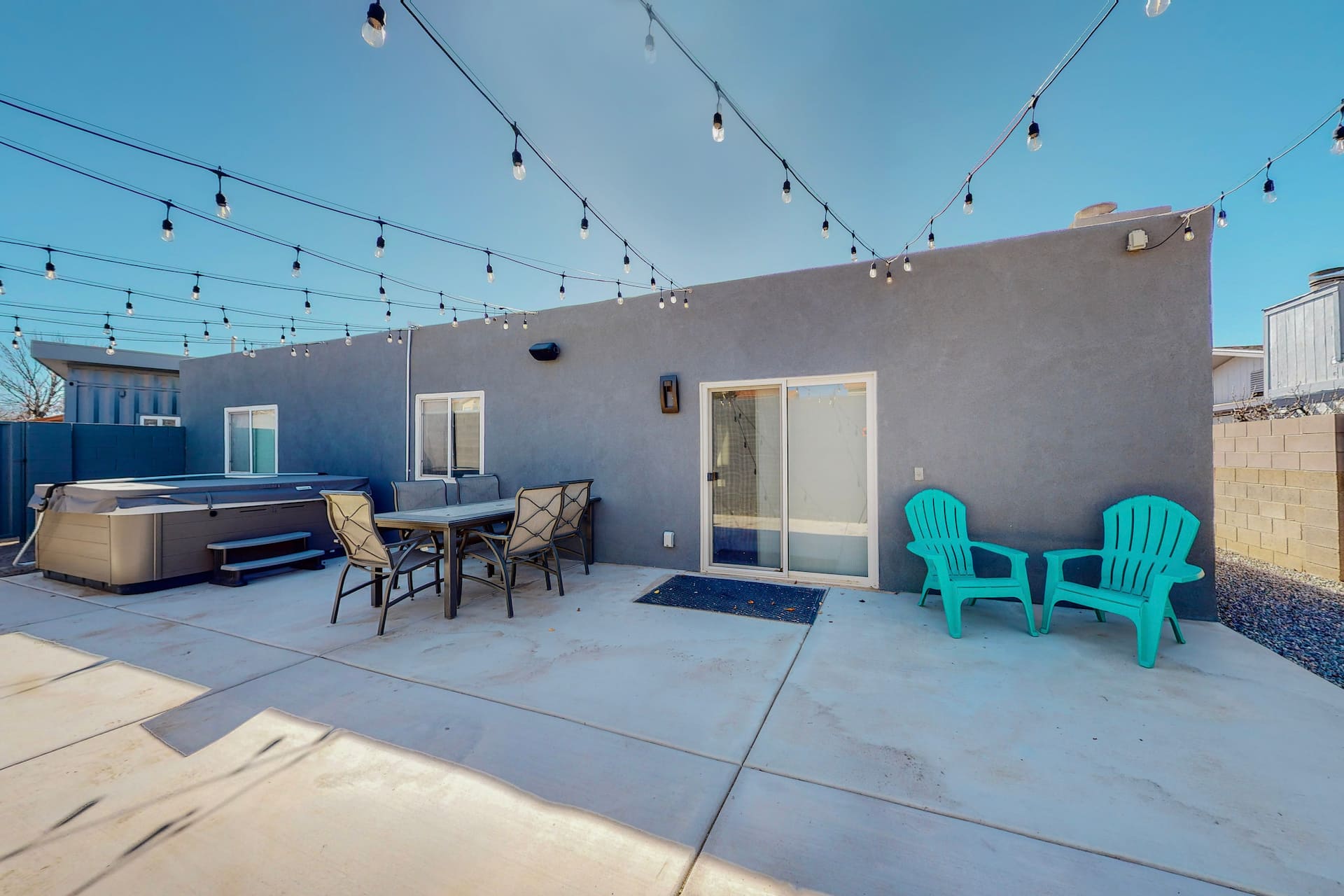Hot Tub Beach House w/ Grill & 3 King Beds, photo 9