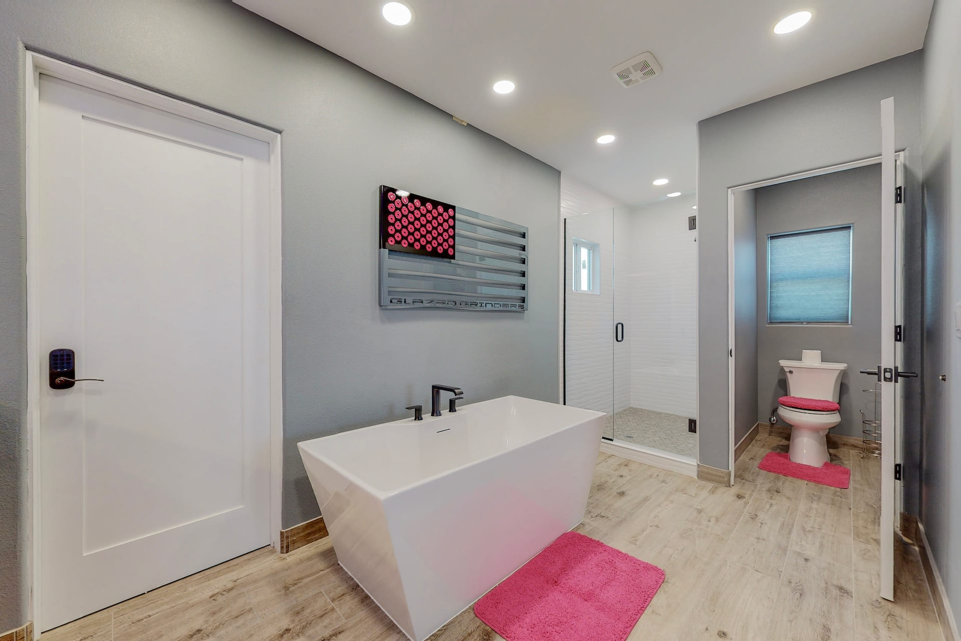 Casita Container w/ Hot Tub & King Bed On One Floor, photo 8