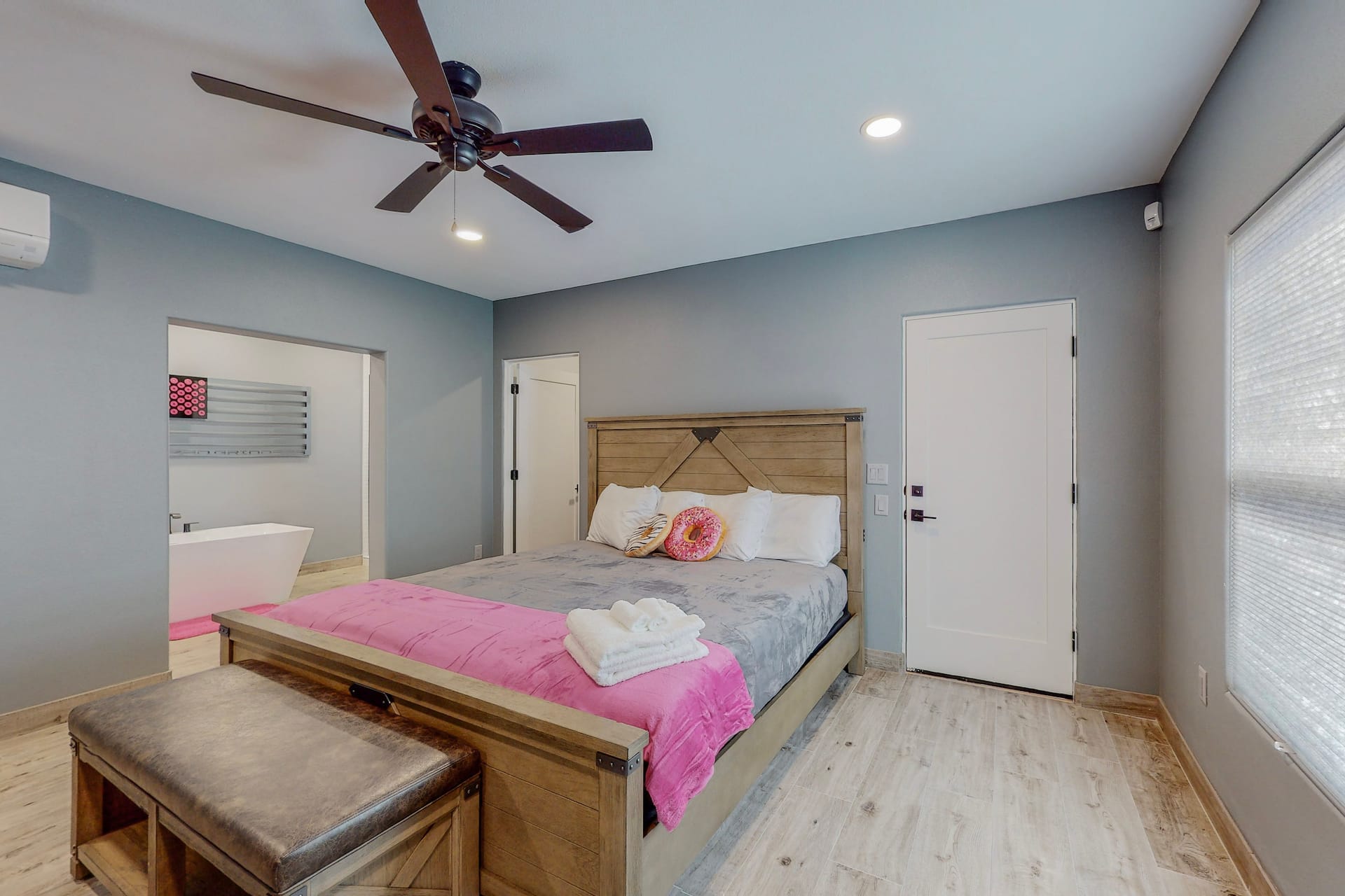 Casita Container w/ Hot Tub & King Bed On One Floor, photo 21
