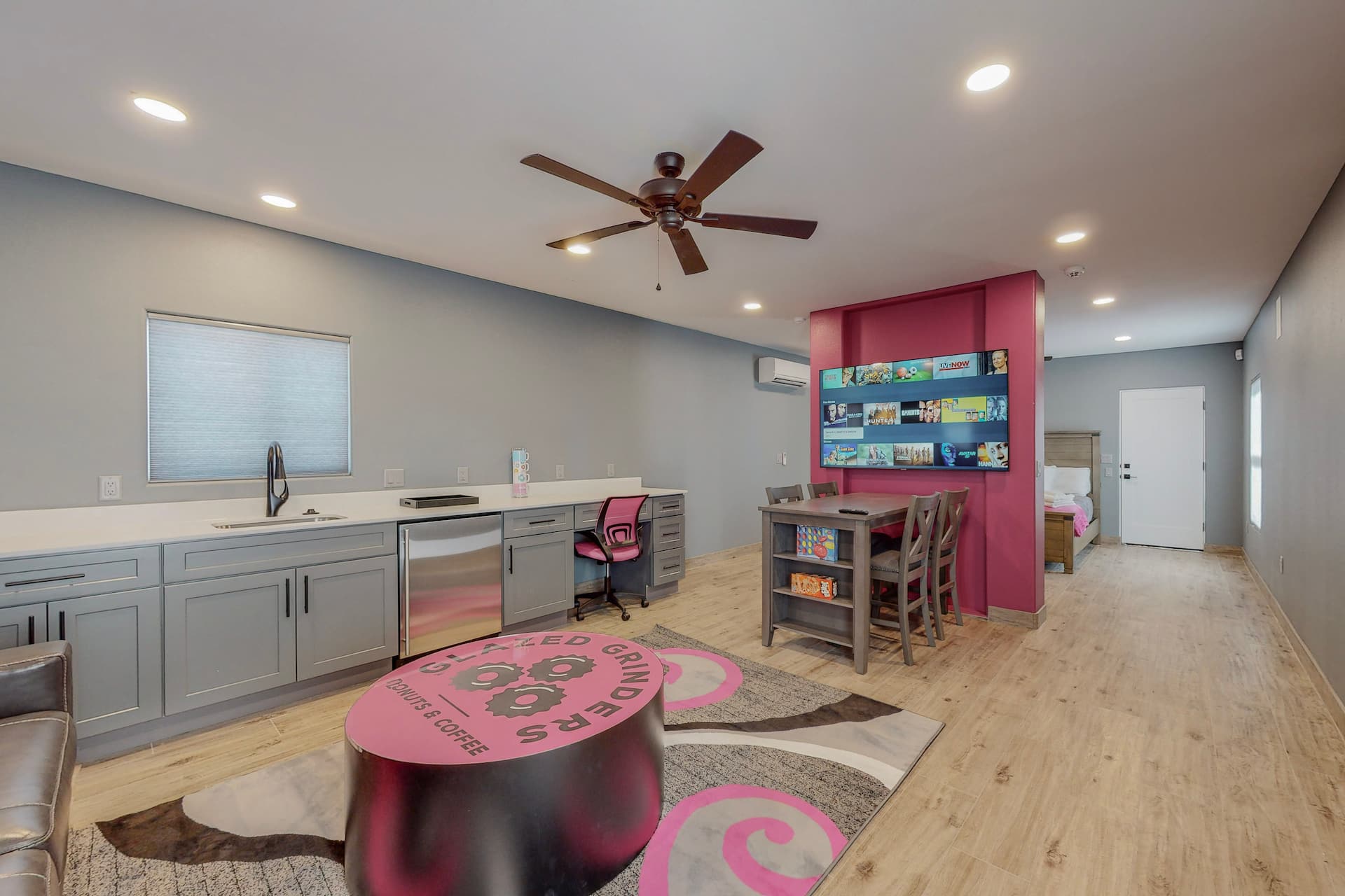 Casita Container w/ Hot Tub & King Bed On One Floor, photo 22