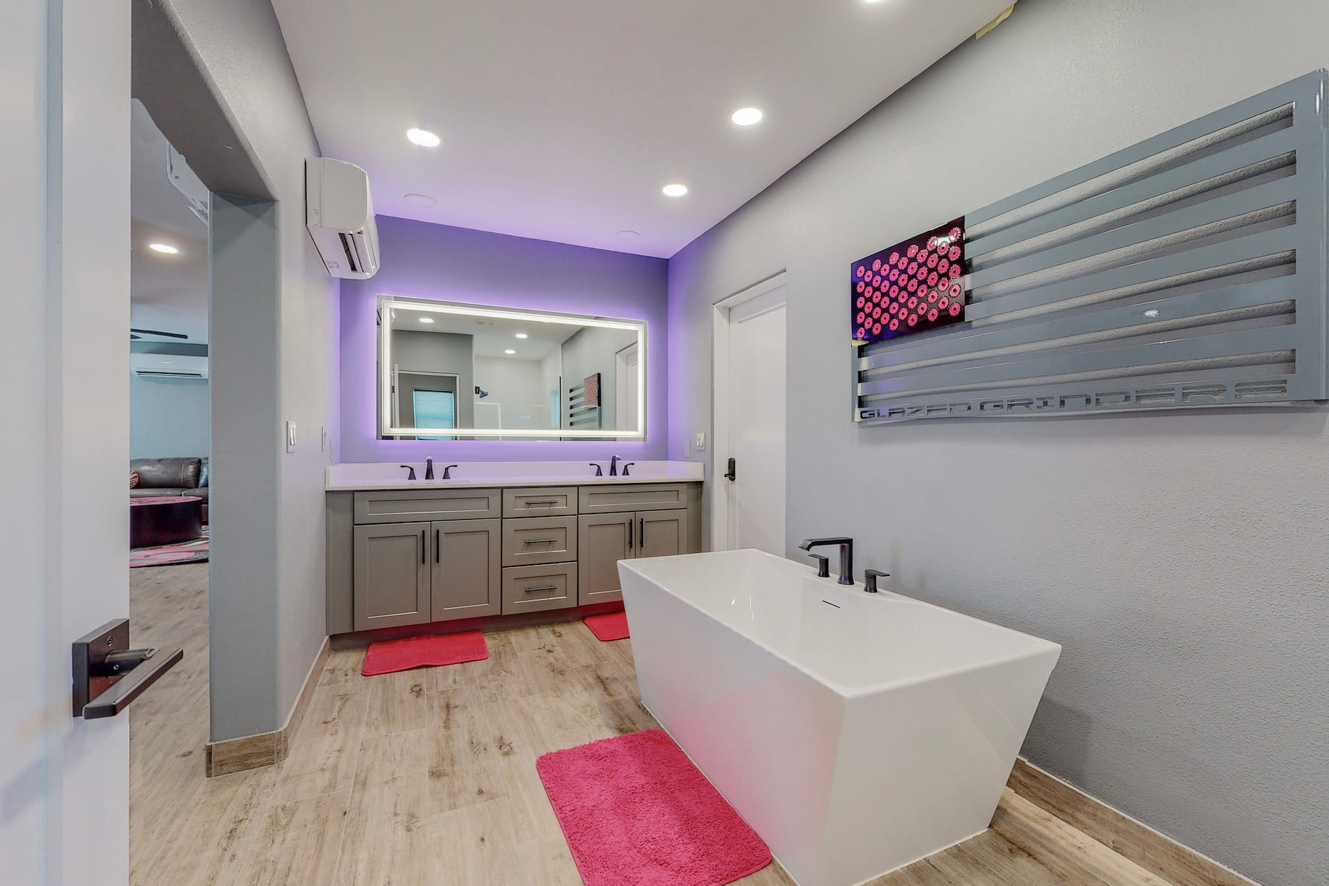 Casita Container w/ Hot Tub & King Bed On One Floor, photo 9