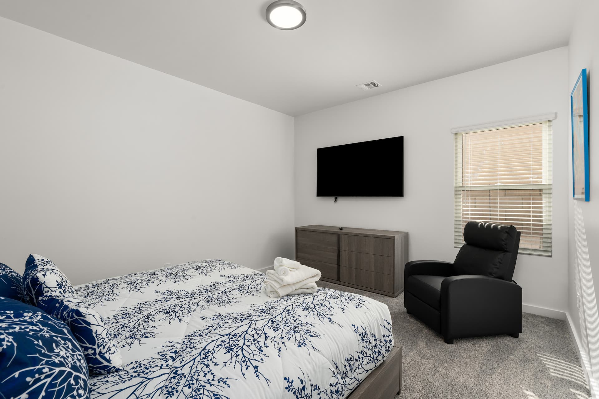 Luxurious Abode | Hot Tub & Rooftop Deck, photo 18