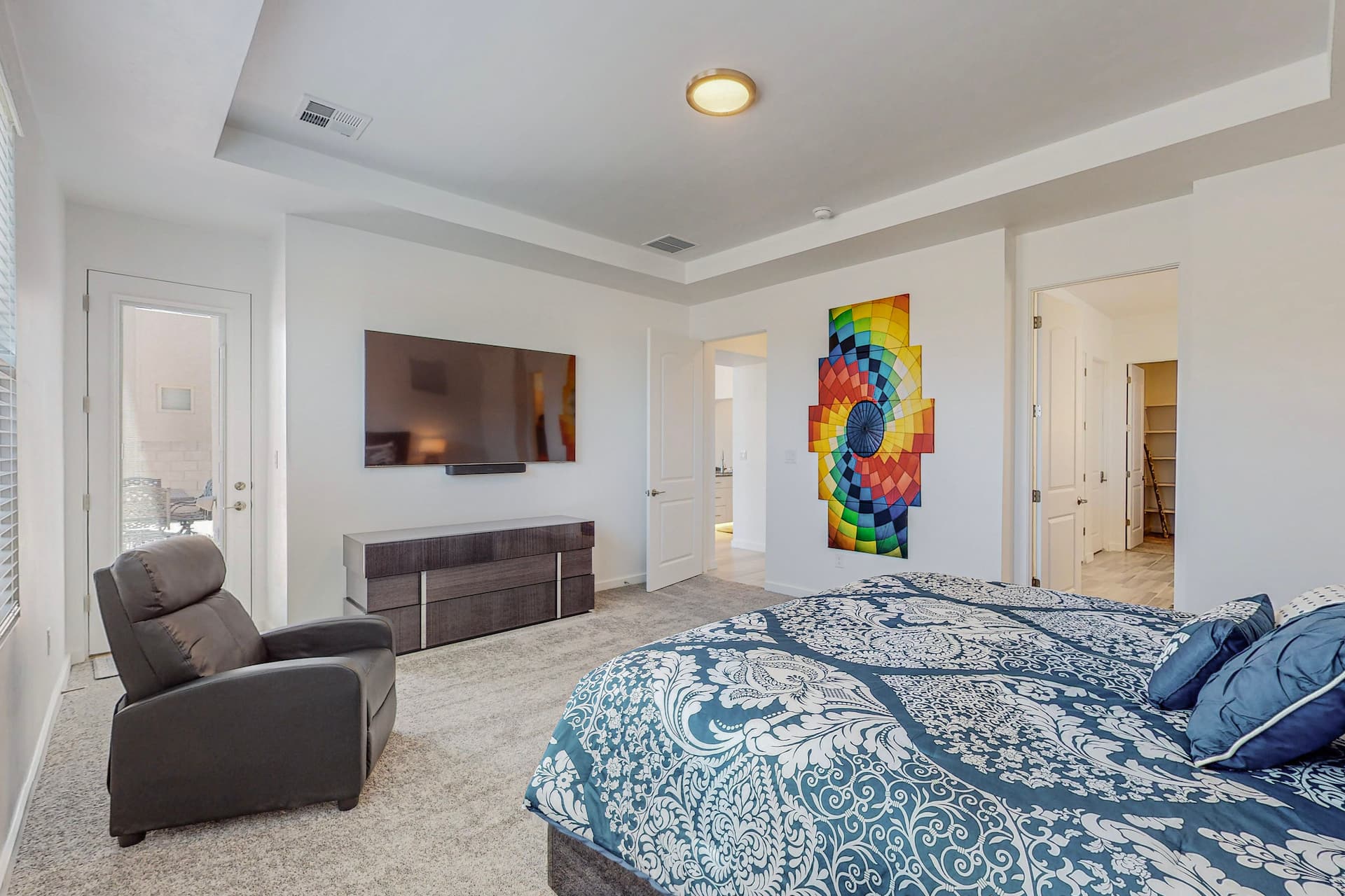 Luxurious Abode | Hot Tub & Rooftop Deck, photo 13