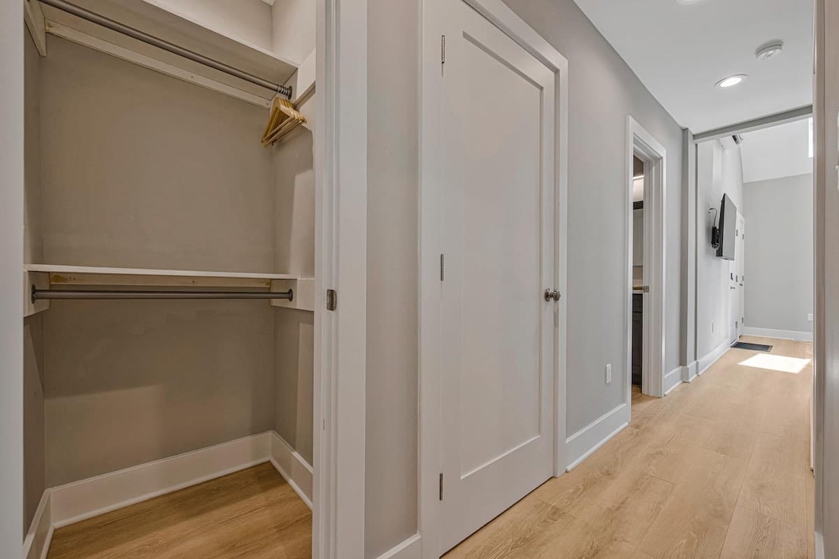 Across Metro close to NIH/Walter Reed | Sleeps 10, photo 21