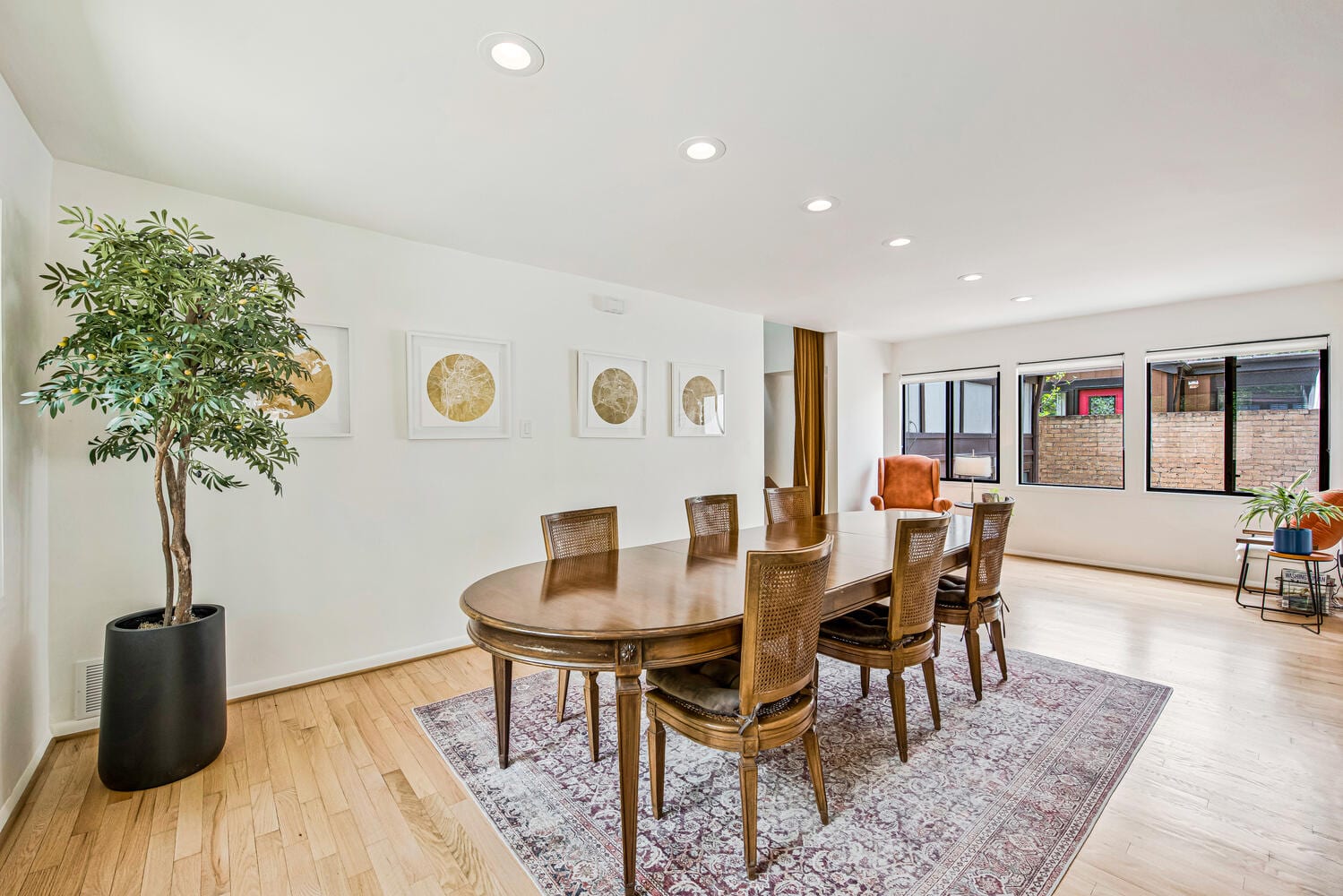 Modern Lux Stay by Walter Reed, DC and more!, photo 14