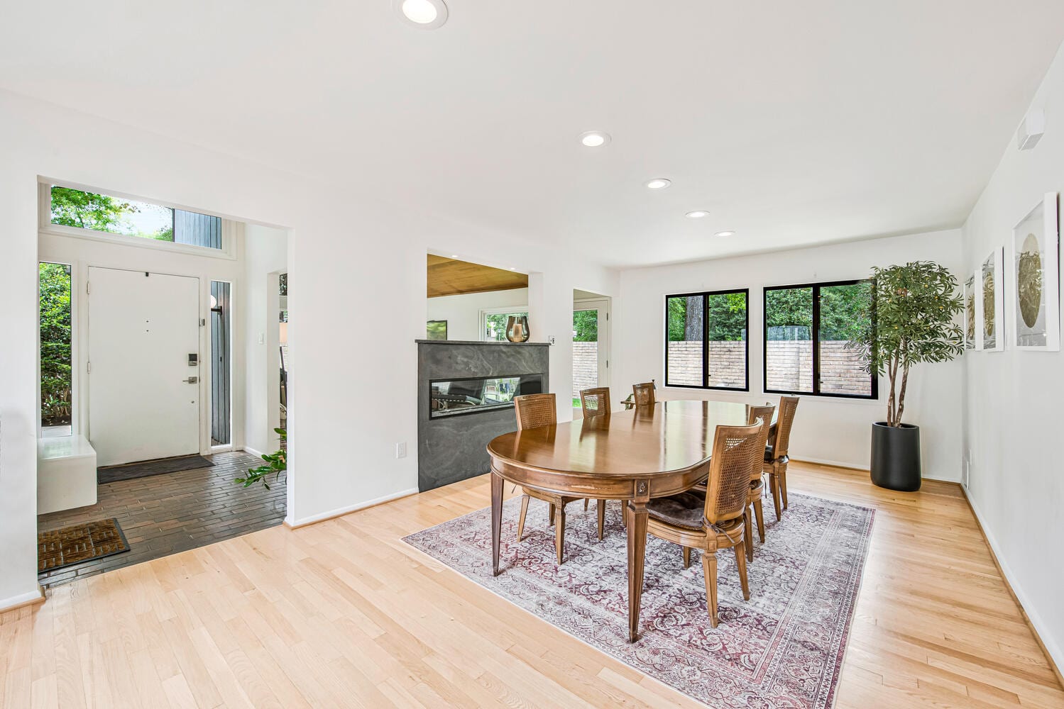 Modern Lux Stay by Walter Reed, DC and more!, photo 16