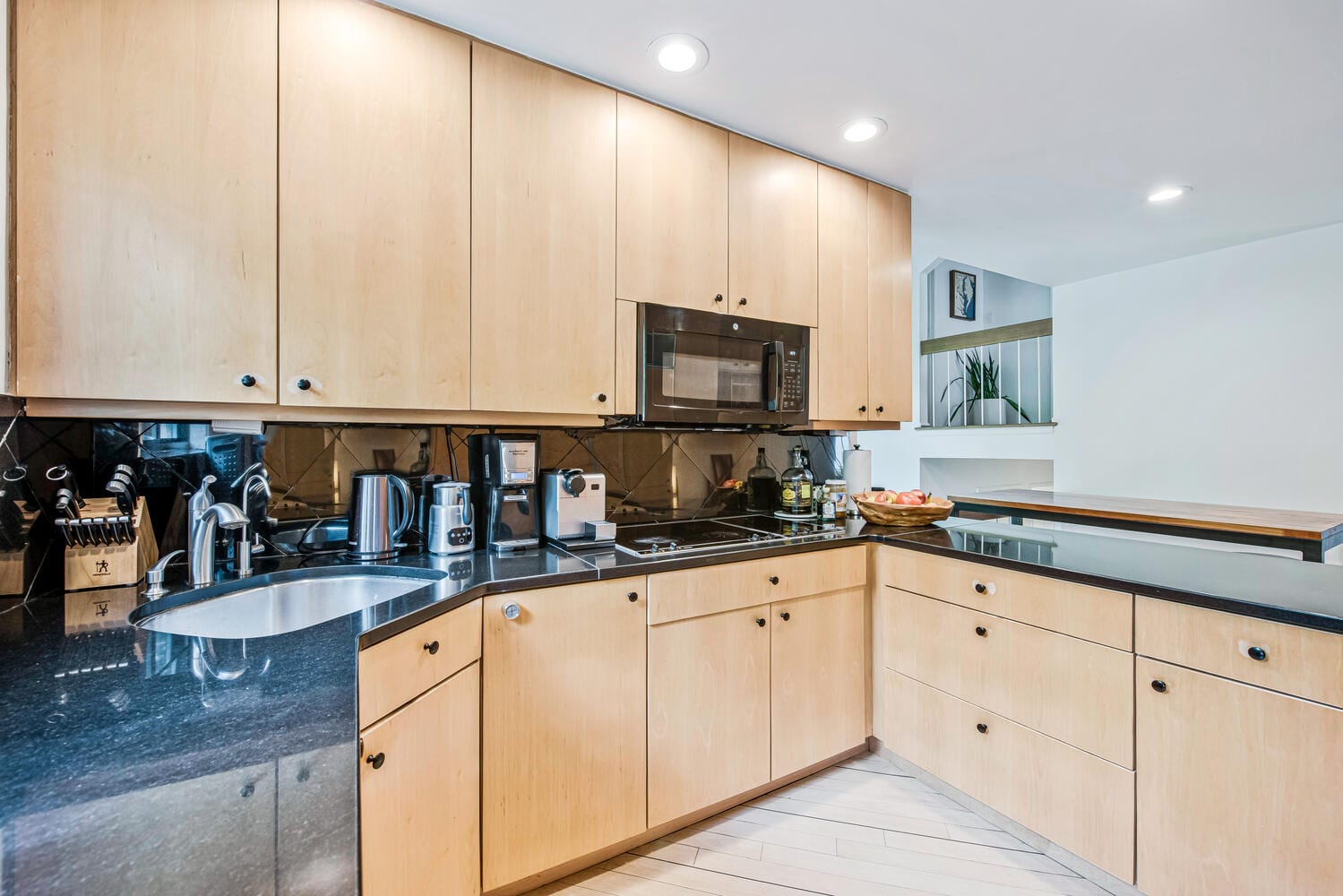 Modern Lux Stay by Walter Reed, DC and more!, photo 19