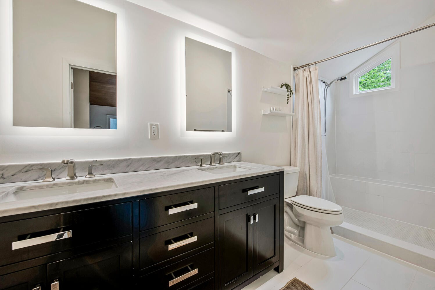 Modern Lux Stay by Walter Reed, DC and more!, photo 26
